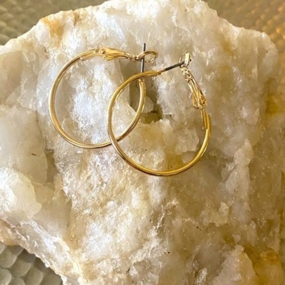 1in Lightweight Classic Gold Hoop Earrings -Boho Chic Glam -90's Y2K Inspo -New - Picture 3 of 6